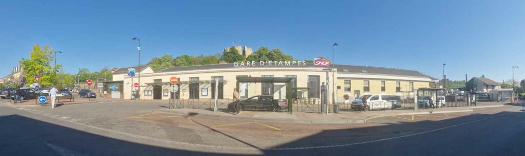 Gare SNCF d’Étampes – station Le Taxi de Stef